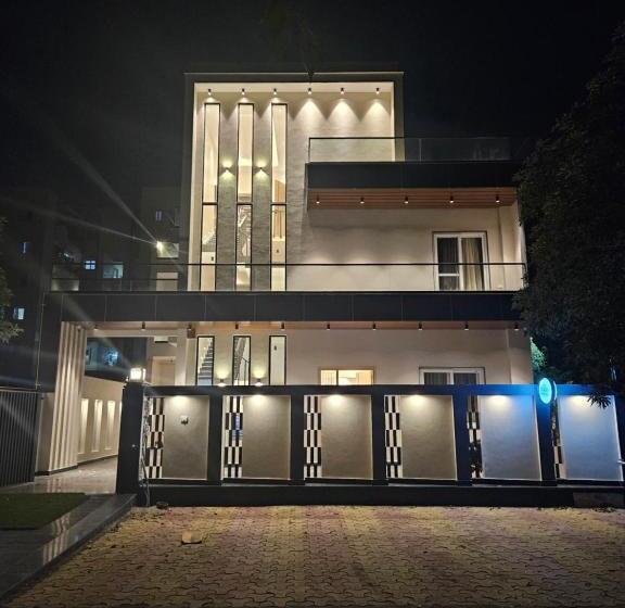 バルコニー付きデラックスルーム, The Lodgers Boutique Hotel Near India Expo Centre & Mart Greater Noida