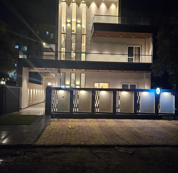 Номер Deluxe с Балконом, The Lodgers Boutique Hotel Near India Expo Centre & Mart Greater Noida