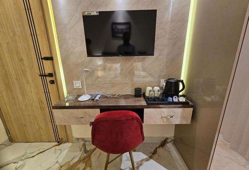 バルコニー付きデラックスルーム, The Lodgers Boutique Hotel Near India Expo Centre & Mart Greater Noida