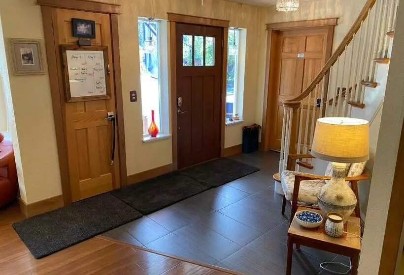 スタンダードルーム, Bell In The Woods B&b