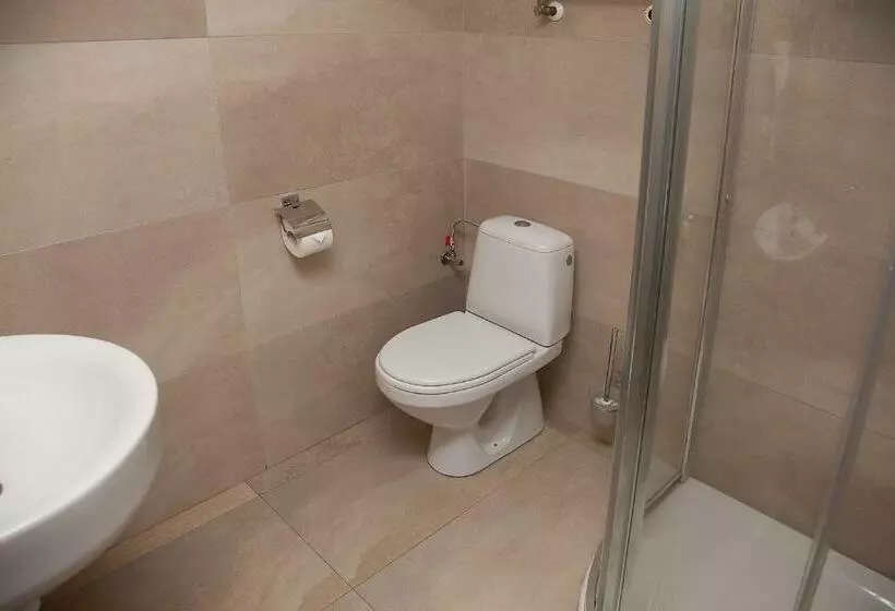 Standard Yhden Hengen Huone, Biesiada