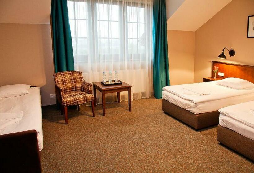 חדר קלאסי לשלושה, Biesiada