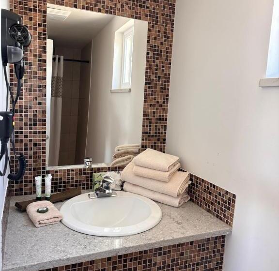 带大床的标准间, Gateway Lodge