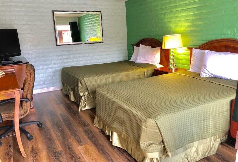 带2个双人床的标准工作室, Hitching Post Studios Inn