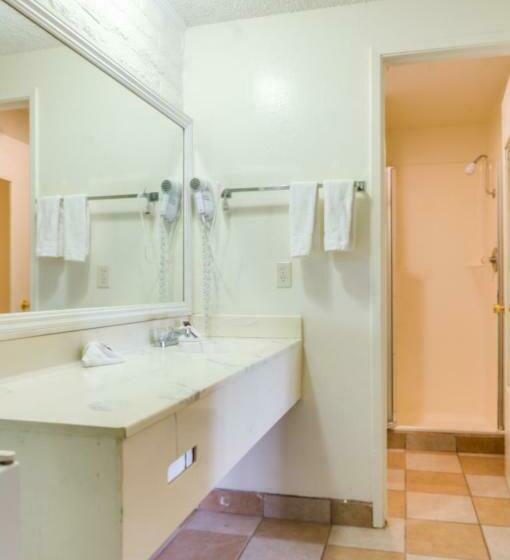 ２ダブルベッドのスタンダードルーム, Hitching Post Studios Inn