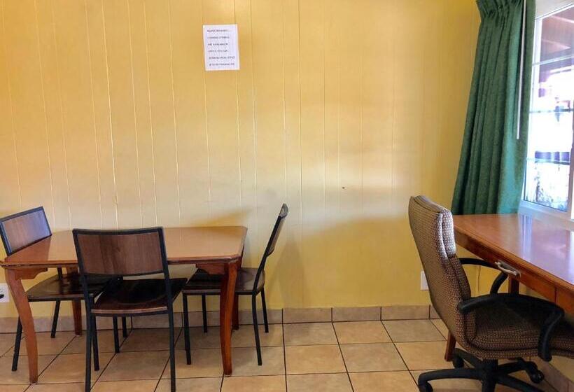 キングサイズベッドのスタンダードルーム, Hitching Post Studios Inn