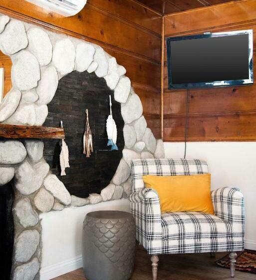 בקתה, Lakewood Cabins