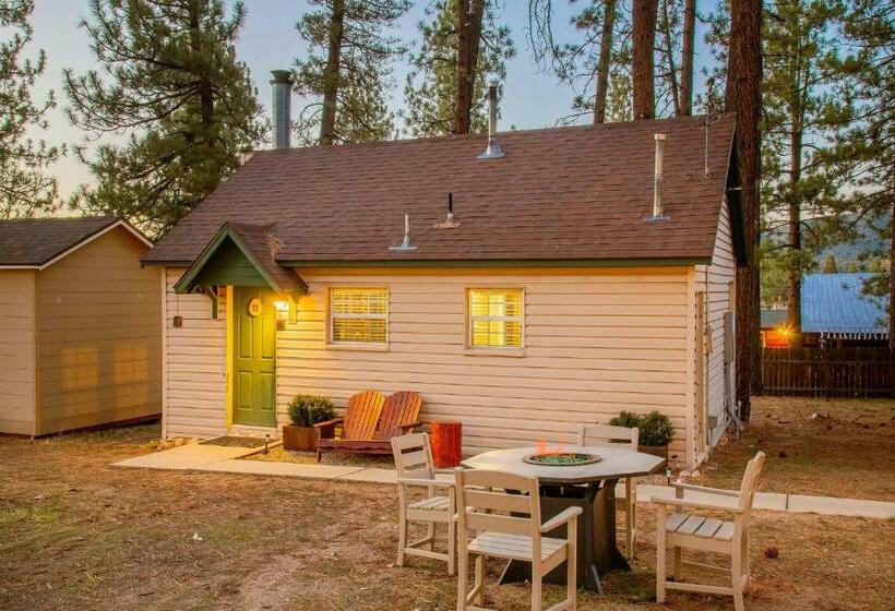 Studio Rodzinne, Lakewood Cabins