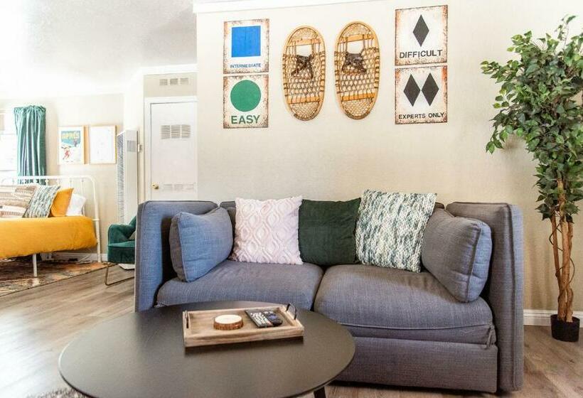 סטודיו משפחתי, Lakewood Cabins