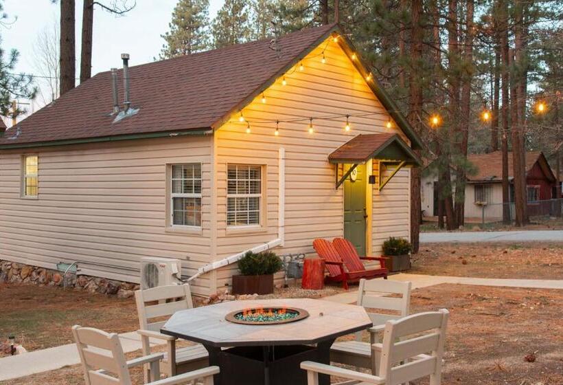 סטודיו משפחתי, Lakewood Cabins