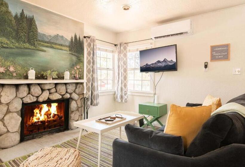 סטודיו משפחתי, Lakewood Cabins