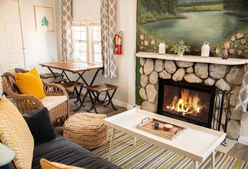 סטודיו משפחתי, Lakewood Cabins