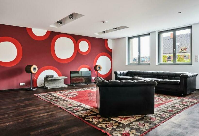 Апартаменты 1 Спальня, No Shoes Hotel And Green Bar