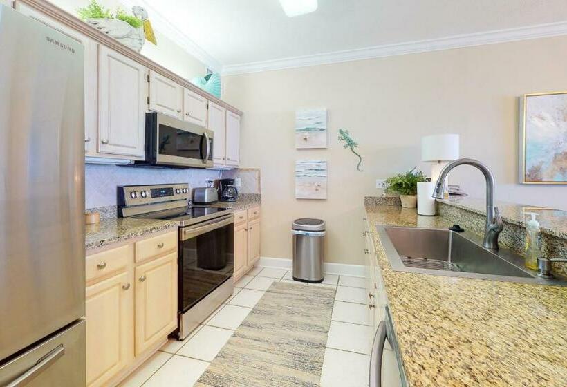 شقة غرفتين, Regency Isle 802