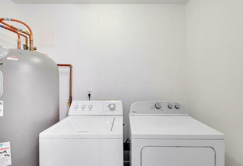 شقة غرفتين, Regency Isle 802