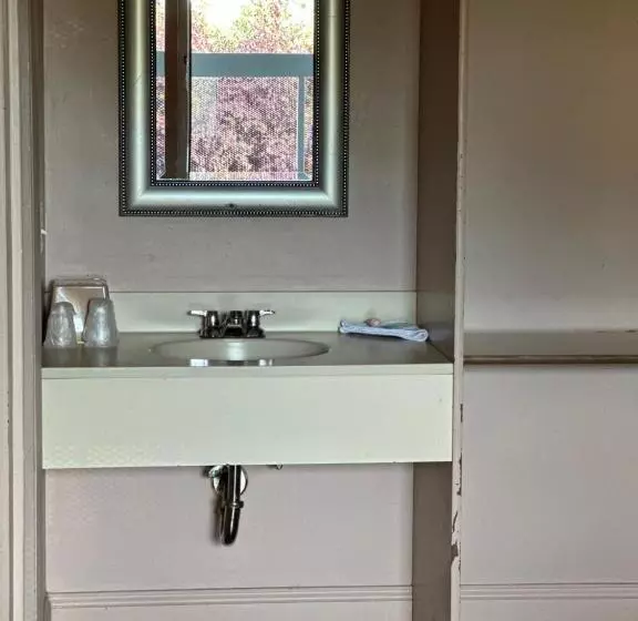 キングサイズベッドのスタンダードルーム, The Starwood Inn
