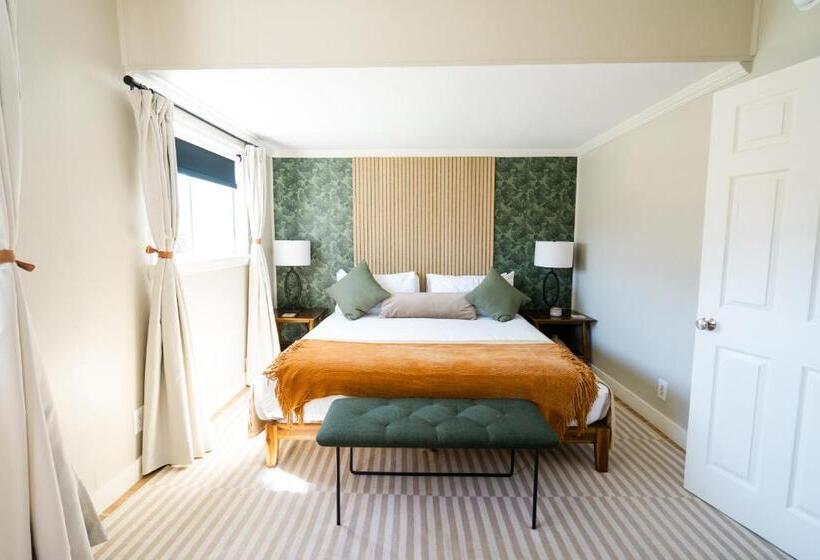 디럭스 스위트 킹 침대, Viking Inn