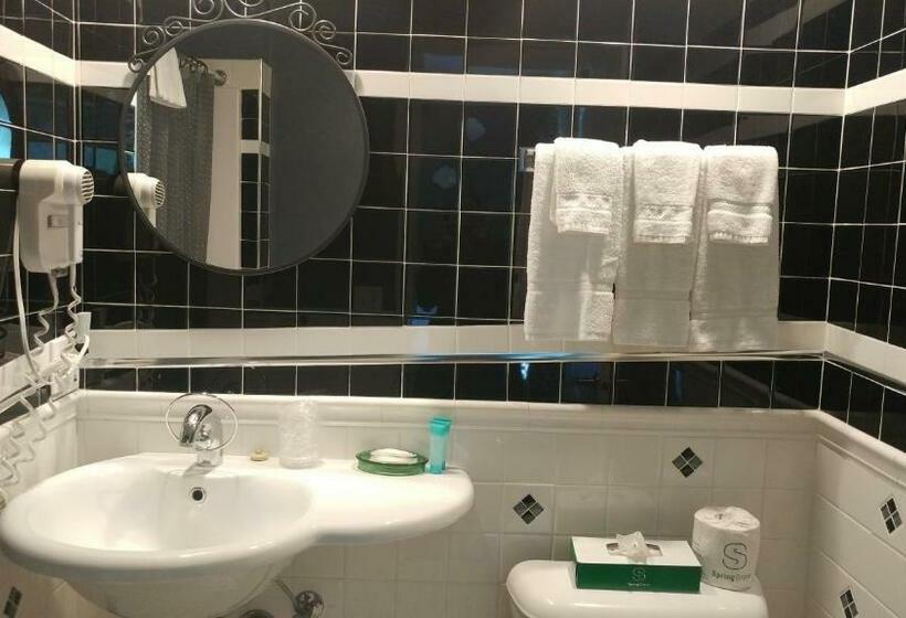 Номер Deluxe, Motel 57