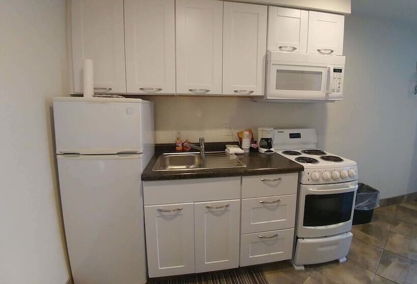 Номер Deluxe, Motel 57