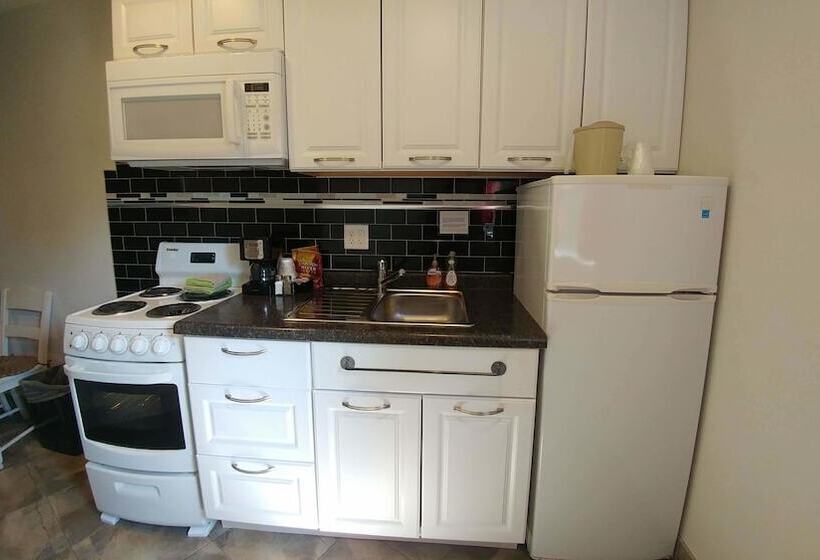 Номер Deluxe, Motel 57