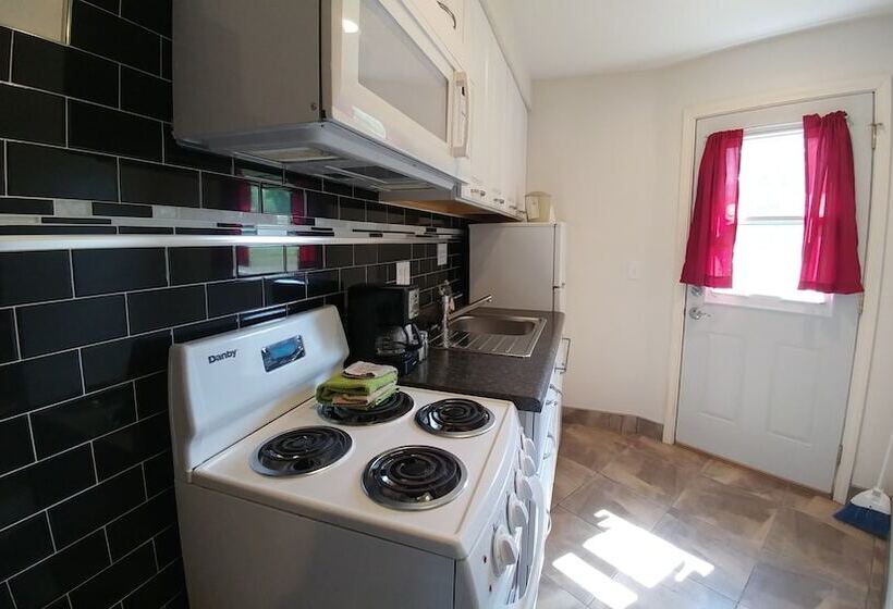 Номер Deluxe, Motel 57