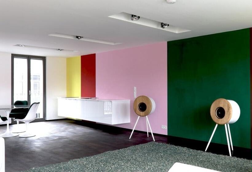 Апартаменты 1 Спальня, No Shoes Hotel And Green Bar