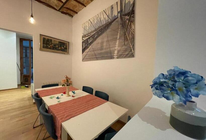 اتاق استاندارد چهار تخته, By Born Rooms