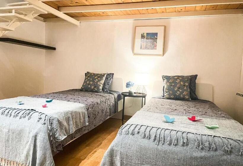 اتاق استاندارد چهار تخته, By Born Rooms