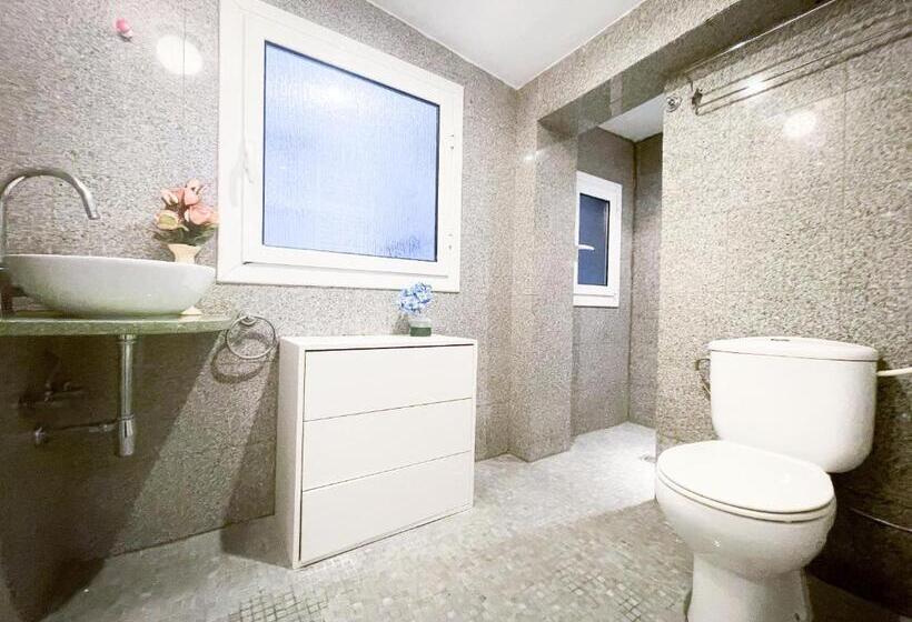 اتاق استاندارد سه نفره, By Born Rooms