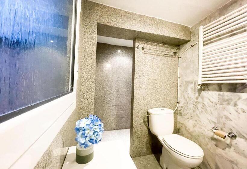 اتاق استاندارد سه نفره, By Born Rooms