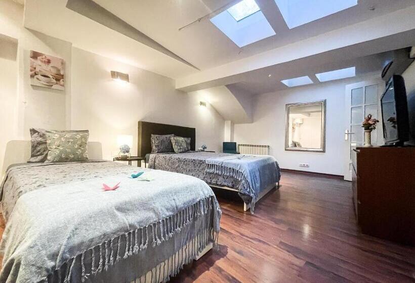 اتاق استاندارد سه نفره, By Born Rooms