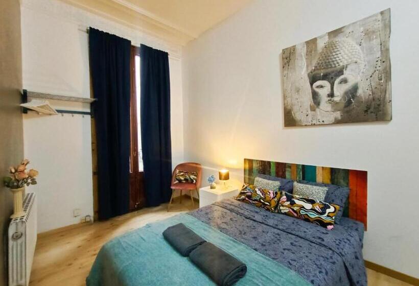 اتاق استاندارد با سرویس بهداشتی مشترک, By Born Rooms