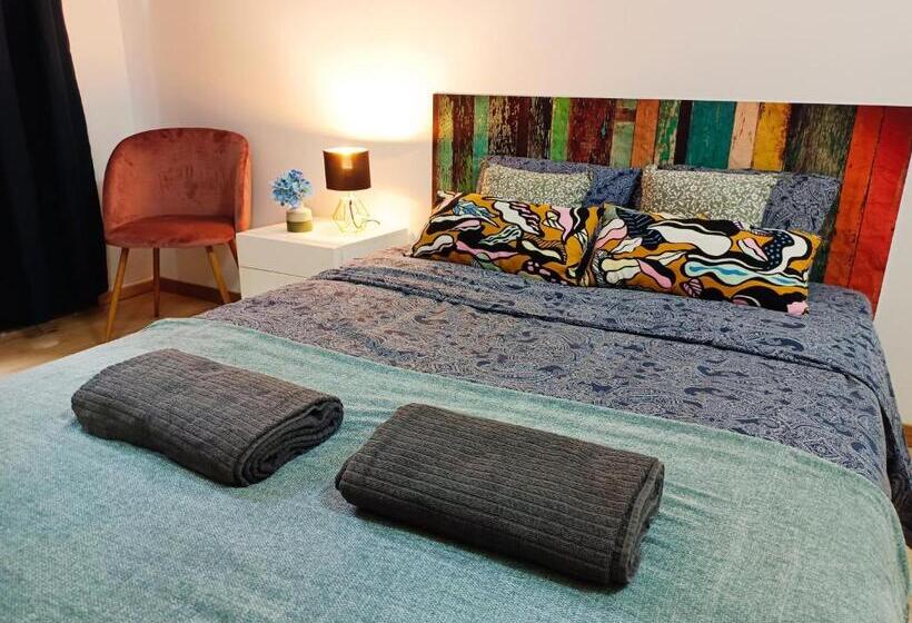 اتاق استاندارد با سرویس بهداشتی مشترک, By Born Rooms