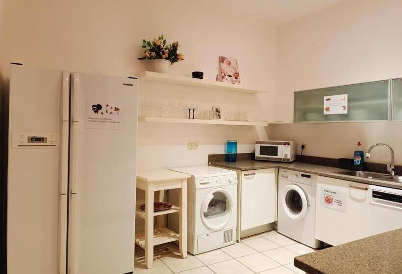 اتاق استاندارد با سرویس بهداشتی مشترک, By Born Rooms