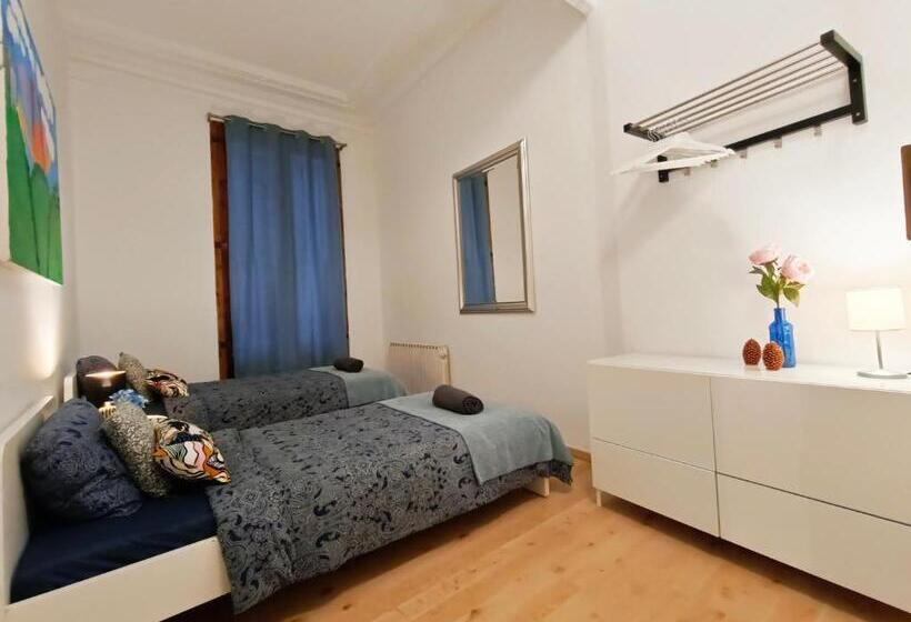 اتاق استاندارد با سرویس بهداشتی مشترک, By Born Rooms