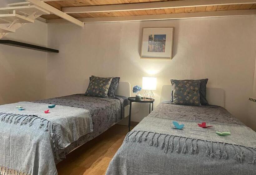 اتاق استاندارد چهار تخته, By Born Rooms