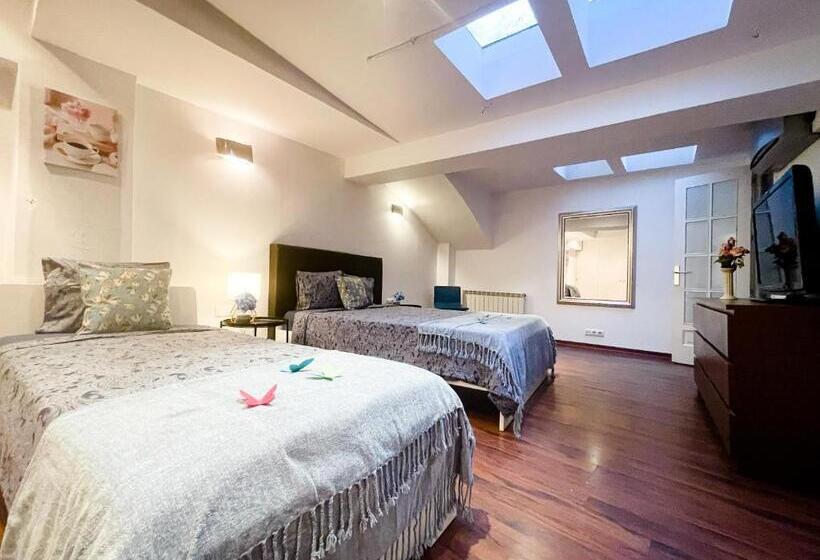 اتاق استاندارد سه نفره, By Born Rooms