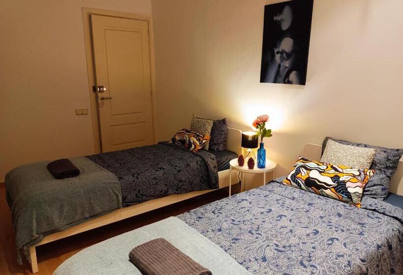 اتاق استاندارد با سرویس بهداشتی مشترک, By Born Rooms