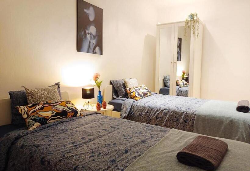 اتاق استاندارد با سرویس بهداشتی مشترک, By Born Rooms