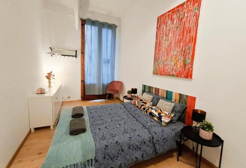 اتاق استاندارد با سرویس بهداشتی مشترک, By Born Rooms