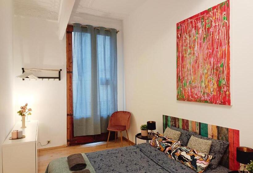 اتاق استاندارد با سرویس بهداشتی مشترک, By Born Rooms