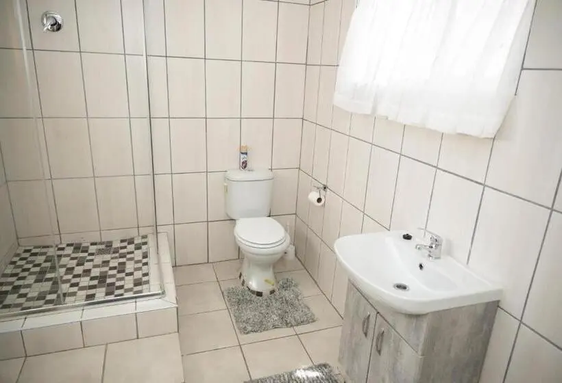 Economy-huone, Faces Guesthouse La Provance