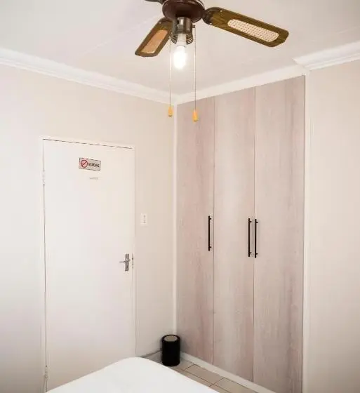 Economy-huone, Faces Guesthouse La Provance
