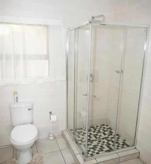 Perhehuone, Faces Guesthouse La Provance