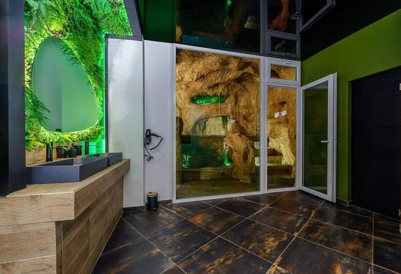 套房配有游泳池, Evasion Antillaise