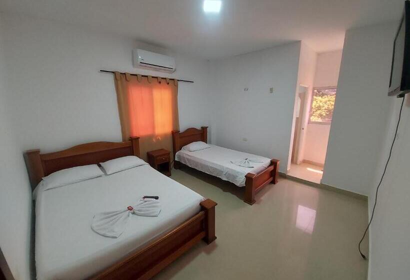 غرفة قياسية ثلاثية, London Con Parqueadero