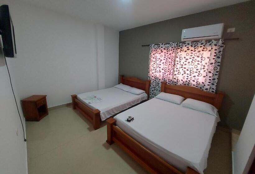 غرفة قياسية رباعية, London Con Parqueadero