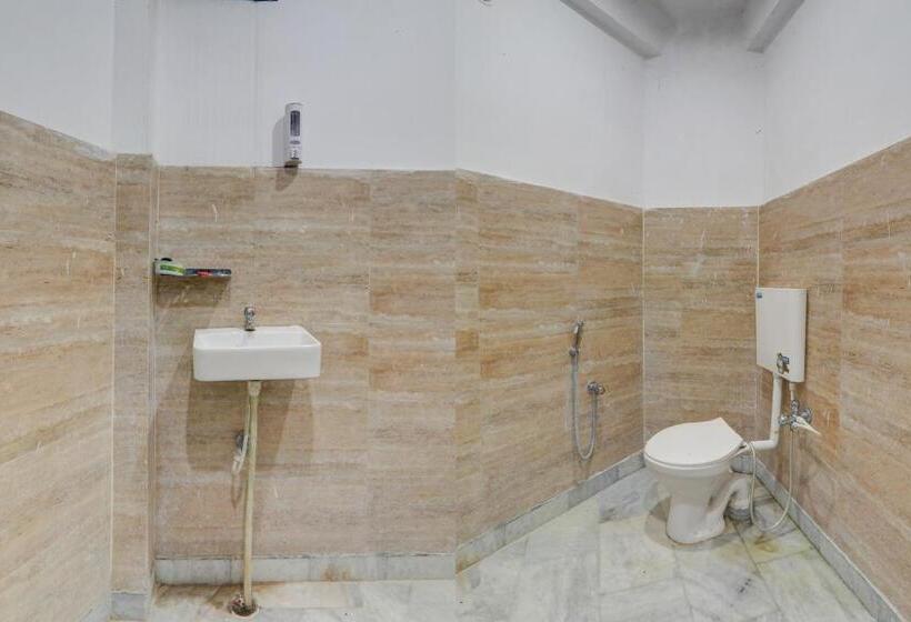 トリプルクラシックルーム, Oyo Prayag Hotel & Restaurent