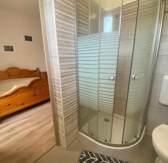 Superior-huone Puutarhanäkymä, Tündér Pension