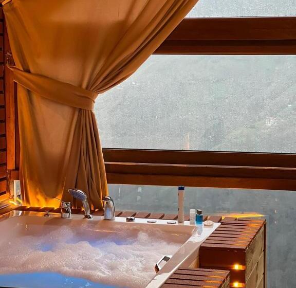 غرفة ديلوكس مطلّة علي البحر مزوَّدة بشُرفة, Peruma Otel Bungalov